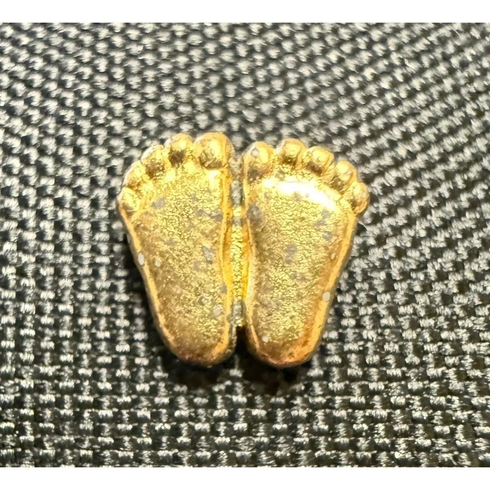 Vintage Gold Tone Baby Feet Lapel Pin Pro-Life Precious Feet Tie Tack Hat Pin‎